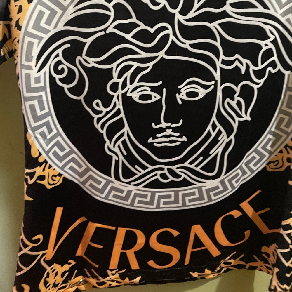COPY - VERSACE MATCHING TEE & SHORTS - Picture 4 of 5